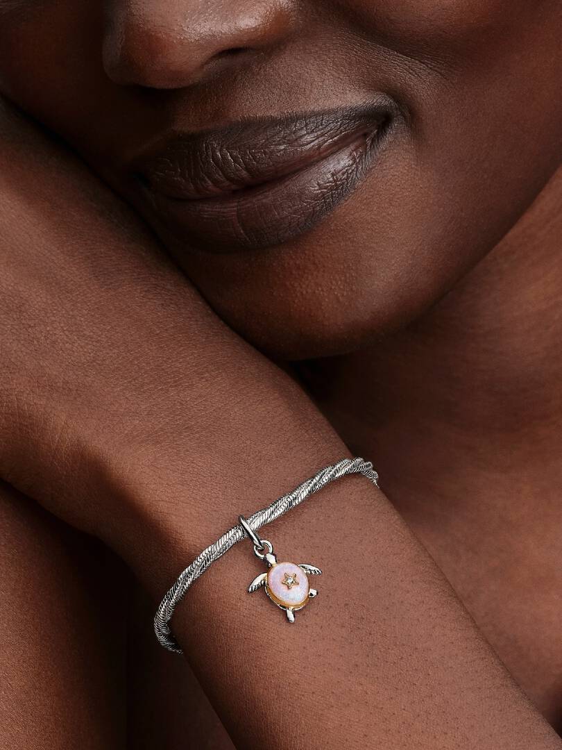 Charm Pendant 2026 Diamant de Synthèse et Tortue de Mer Rose