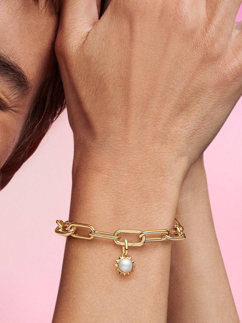 Mini Dangle Soleil Perle de Culture d’Eau Douce Traitée Pandora ME Métal doré à l'Or 14 carats